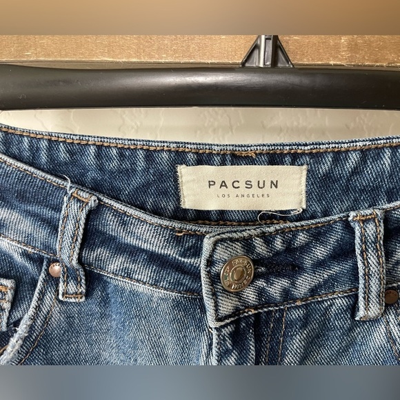 PacSun| Mom Jean in Distressed, Ripped Knee Style—Size 28••• - Picture 7 of 12